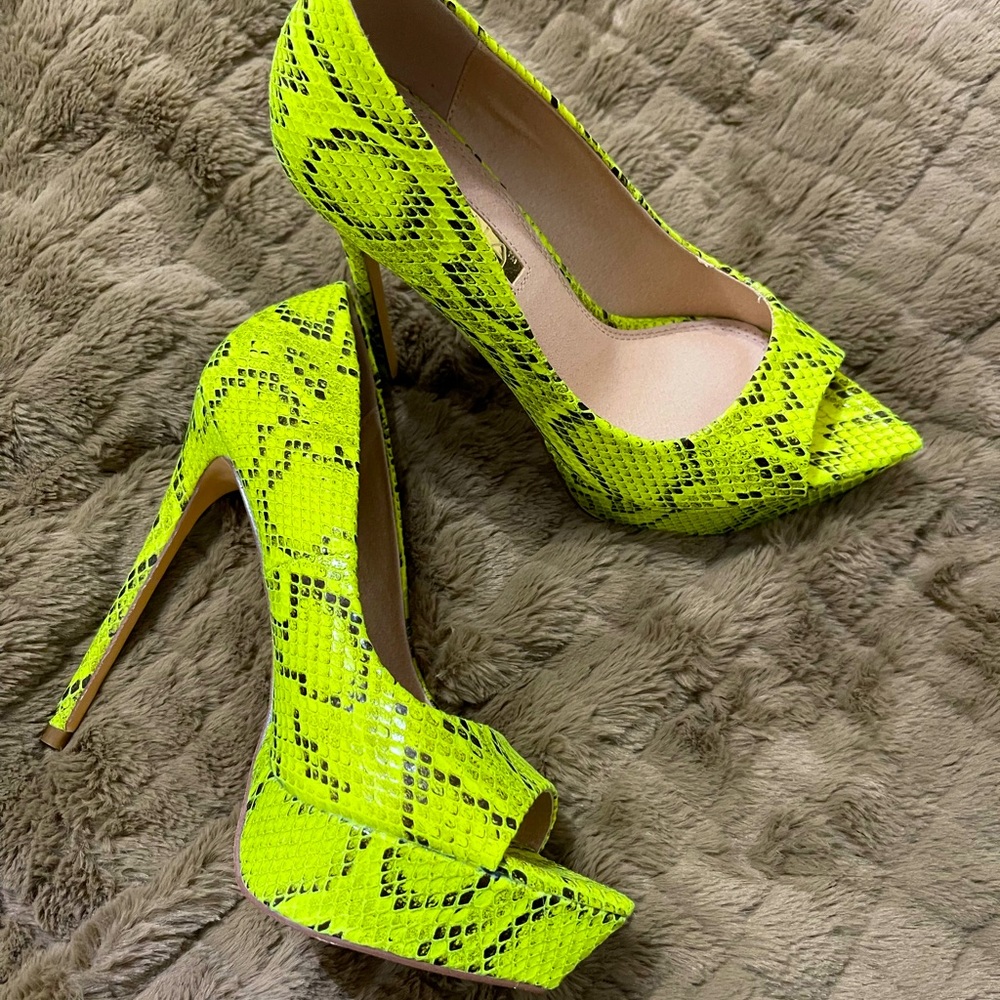 Green Snakeskin Heels 8 Brand New